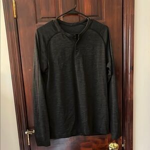 Lululemon Metal Vent Tech Long Sleeve Black Henley shirt size Medium